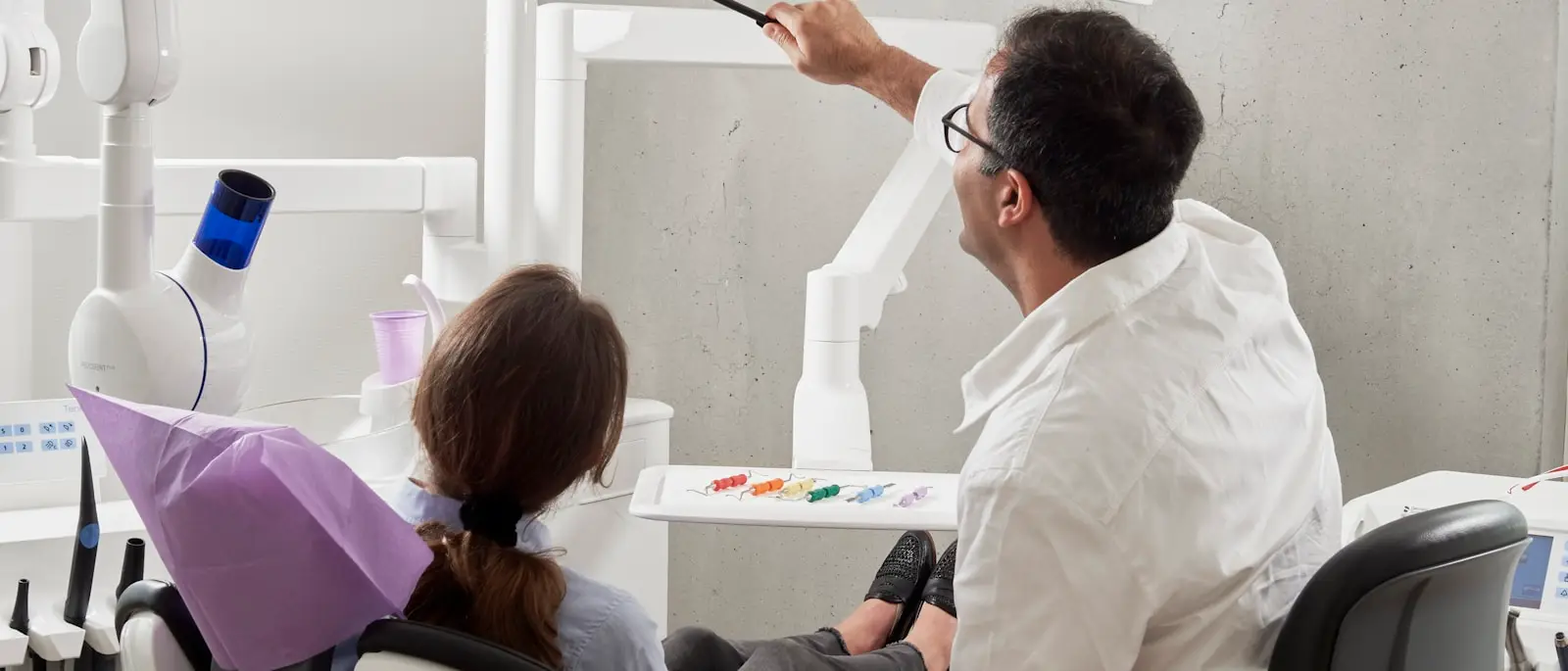 Digital dental x-ray imaging technology and modern practice management workstation