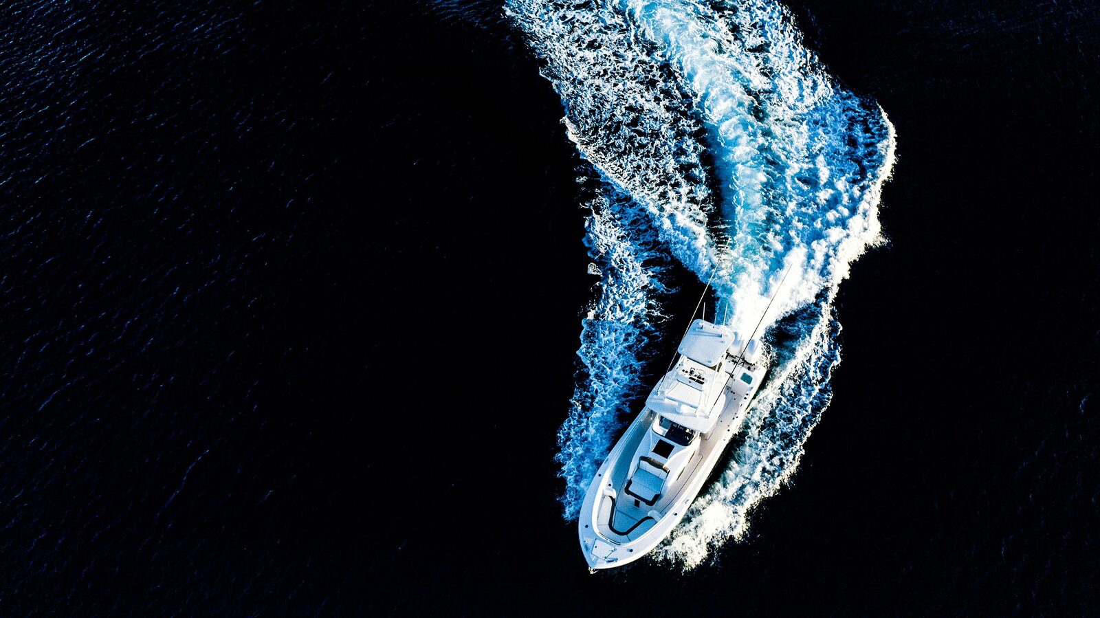 Aerial view of EdgeWater center console boat deck layout and seating configuration