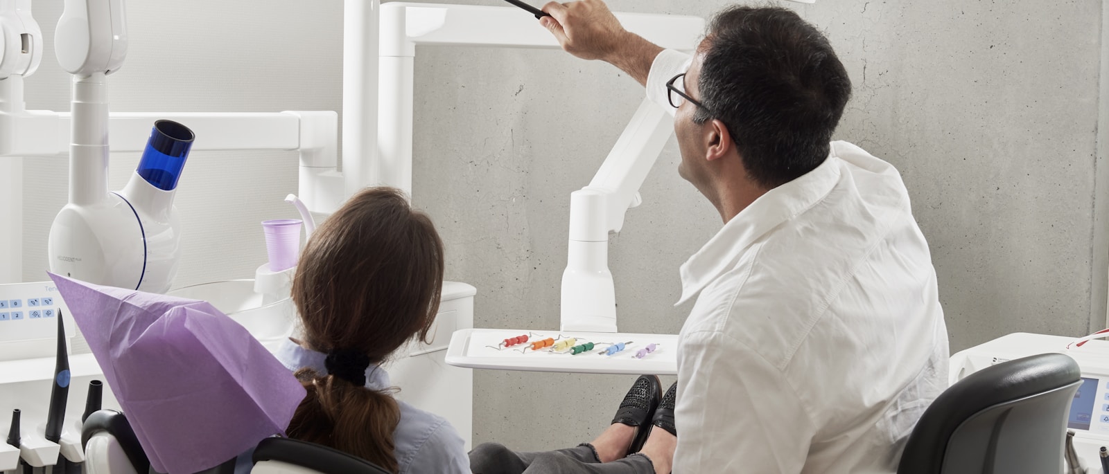 Digital dental x-ray imaging technology and modern practice management workstation